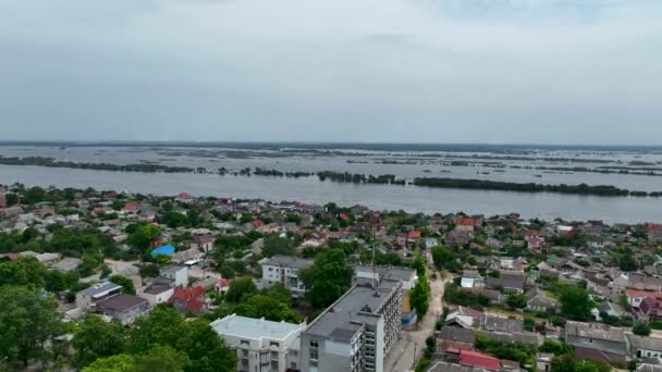 Συνέπειες Της Έκρηξης Του Υδροηλεκτρικού Σταθμού Της Kakhovka Πλημμυρισμένα Χωριά — Αρχείο Βίντεο