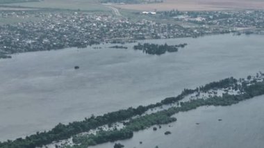 Kakhovka Hidroelektrik Santrali 'nin patlamasının sonuçları. Su basmış köyler ve evler, üst hava manzarası. Özel İHA görüntüleri. Kherson bölgesi Ukrayna. Russo-Ukrayna Savaşı