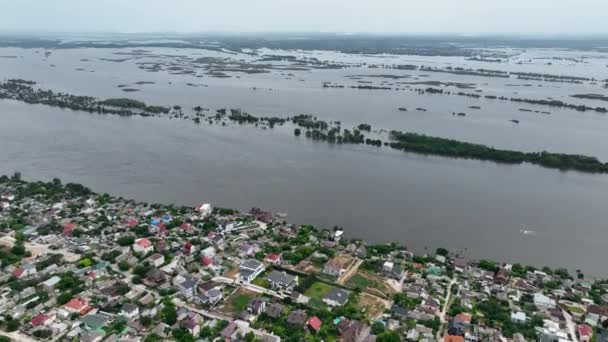 Folgen Der Explosion Des Wasserkraftwerks Kachowka Überflutete Dörfer Und Häuser — Stockvideo