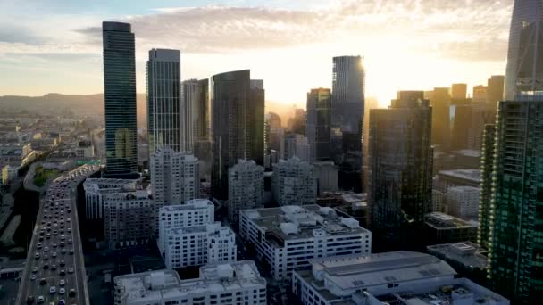 サンフランシスコ シティービュー トップシネマドローン映像 サンフランシスコの現代的な高層ビルの夕日景 カリフォルニア アメリカ 空中都市の景色 トップビュー — ストック動画