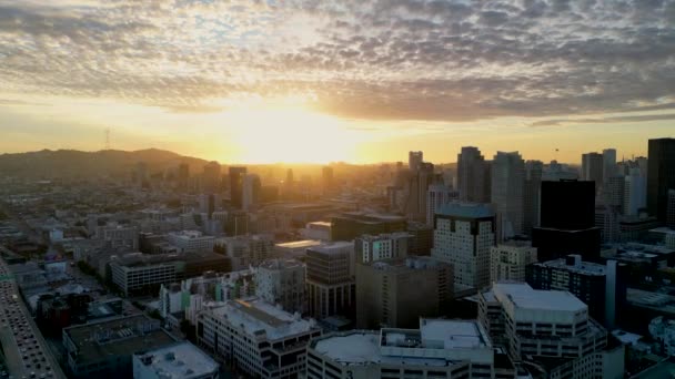 サンフランシスコ シティービュー トップシネマドローン映像 サンフランシスコの現代的な高層ビルの夕日景 カリフォルニア アメリカ 空中都市の景色 トップビュー — ストック動画