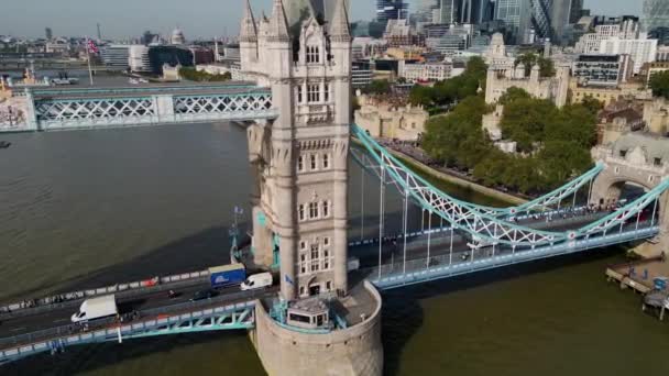 Iconic Tower Bridge Воздушный Дрон Вид Тауэрский Мост Skyline Великобритания — стоковое видео