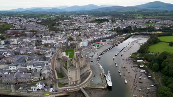 Najlepszy Widok Lotu Ptaka Zamek Caernarfon Caernarfon Gwynedd Walia Zjednoczone — Wideo stockowe