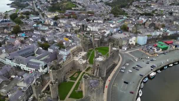 Vista Aérea Cinematográfica Superior Castillo Caernarfon Caernarfon Gwynedd Gales Reino — Vídeos de Stock