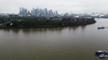 Londra havası, Old Naval College 'dan şehrin panoramik manzarası. Birleşik Krallık hava görüntüsü. En iyi sinematik dron görüntüleri