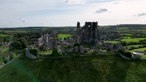 Ruines Aériennes Château Corfe Sur Colline Avec Des Paysages Passant — Video