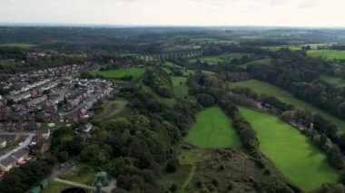 Eski Galler Pontcysyllte Aqueduct su yolu havalimanı kırsal sonbahar ormanlık vadisine en iyi hava manzarası. Birleşik Krallık HavacıName.  