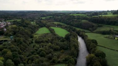 Eski Galler Pontcysyllte Aqueduct su yolu havalimanı kırsal sonbahar ormanlık vadisine en iyi hava manzarası. Birleşik Krallık HavacıName.  
