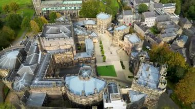Lancaster Kalesi 'nin en iyi sinematik manzarası. 4 bin. Lancaster Şatosu Manastır Kilisesi 'nin insansız hava aracı videosu, Lancashire, İngiltere