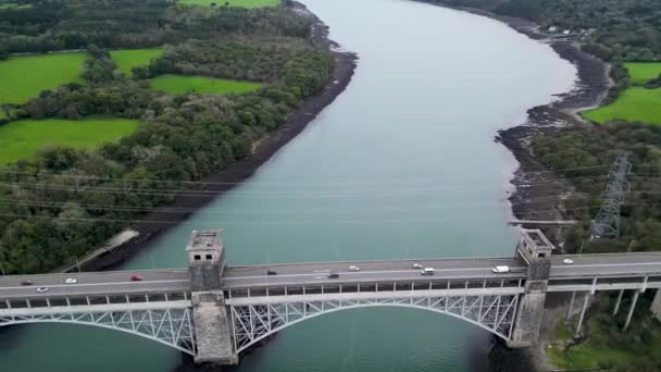 Flygfoto Över Britannia Bridge Bär Väg Och Järnväg Över Menaisundet — Stockvideo