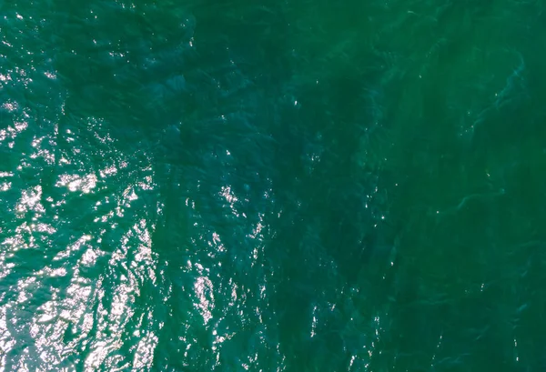 Een Luchtfoto Van Drone Prachtige Turquoise Groene Water Achtergrond Zomer — Stockfoto