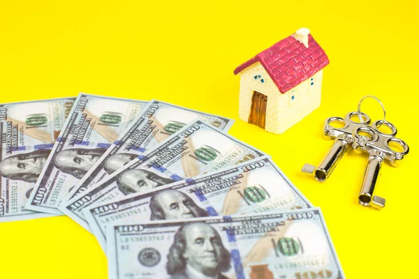 House Keys Dollars Buying Renting Real Estate Bank Credit Property — ストック写真