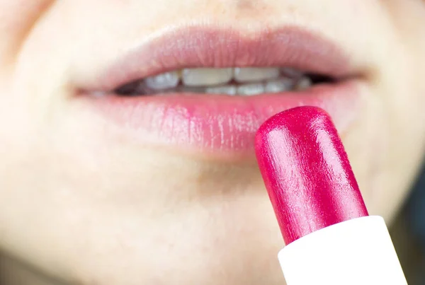 Young Woman Doing Makeup Girl Puts Red Pink Lipstick Close — ストック写真