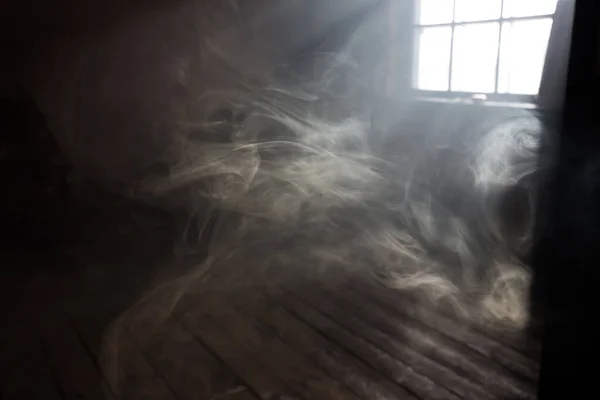 Réflexion Fenêtre Soleil Sur Sol Bois Fumée Lourde Dans Studio — Photo