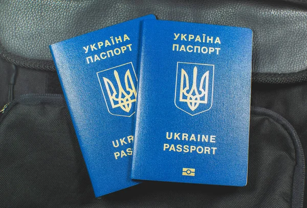 Ukraiński Paszport Biometryczny Umożliwiający Podróżowanie Europie Bez Wiz Plecaku Napis — Zdjęcie stockowe