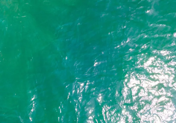 Een Luchtfoto Van Drone Prachtige Turquoise Groene Water Achtergrond Zomer — Stockfoto