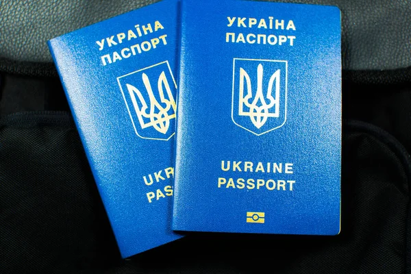 Биометрический Паспорт Гражданина Украины Поездки Европе Виз Рюкзаке Надпись Украинском — стоковое фото