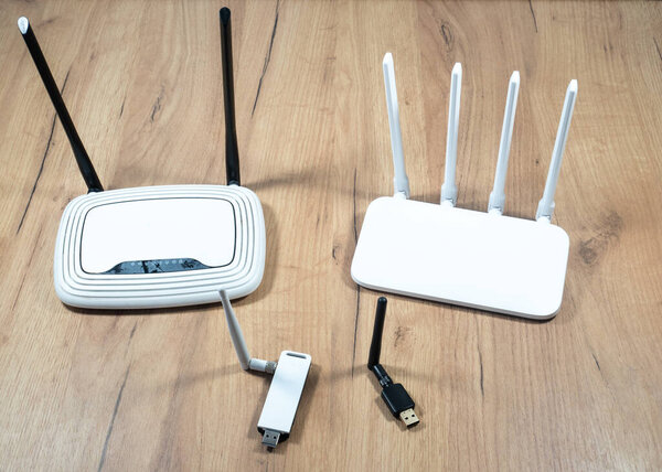 Различные типы маршрутизаторов Wi-Fi, современные и старые технологии. Сигнал беспроводного Ethernet соединения. Беспроводная сетевая карта WiFi-приемника. Высокоскоростные адаптеры Wi-Fi.