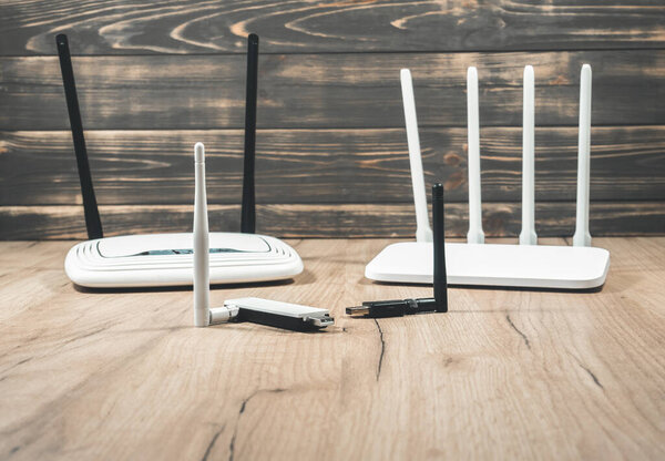 Различные типы маршрутизаторов Wi-Fi, современные и старые технологии. Сигнал беспроводного Ethernet соединения. Беспроводная сетевая карта WiFi-приемника. Высокоскоростные адаптеры Wi-Fi.