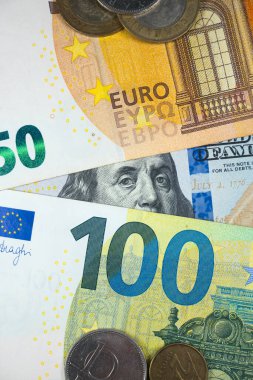 Amerikan doları ve euro parası. Enflasyon oranları. Fiyat artışı Ekonomik kriz, yoksulluk, işsizlik kavramı. Savaşın sonuçları. Umutsuzluk.