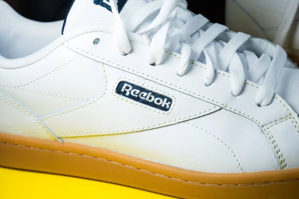 Kyiv Ucraina Giugno 2022 Moderne Sneakers Reebok Classic Leather Sullo — Foto Stock