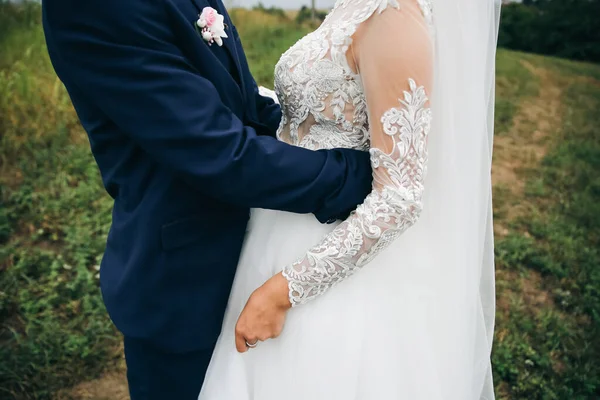 Noivo Noiva Estão Abraçar Foto Casal Feliz Casamento Fotocaça Romântica — Fotografia de Stock
