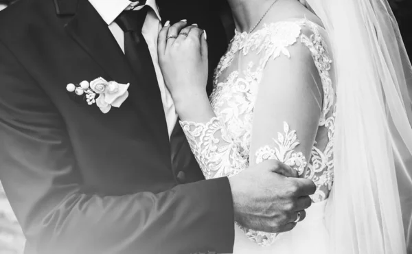 Bräutigam Und Braut Umarmen Sich Glückliches Hochzeitspaar Foto Romantisches Fotoshooting — Stockfoto