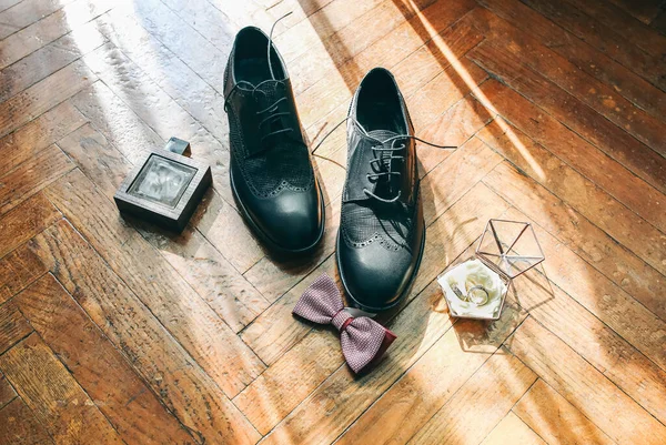 Groom Shoes Standing Wooden Floor Perfumes Bowtie Nearby Wedding Rings — Stock Photo, Image