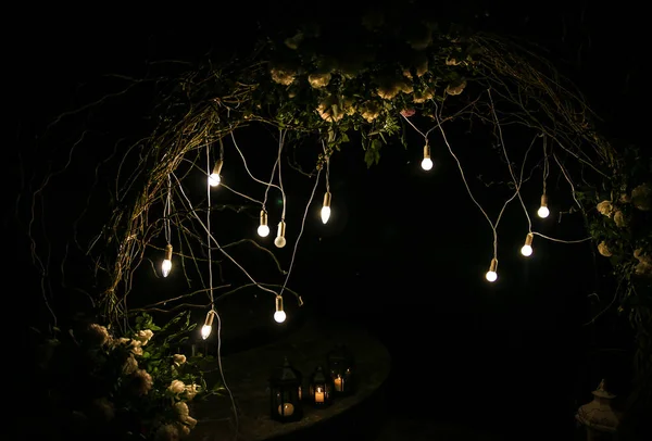 결혼식에서 낭만적 스타일 저녁에는 전등을 — 스톡 사진