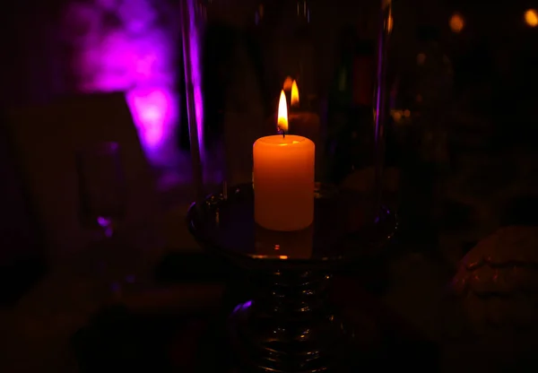 Ρομαντικό Φως Κερί Στο Σκοτάδι — Φωτογραφία Αρχείου