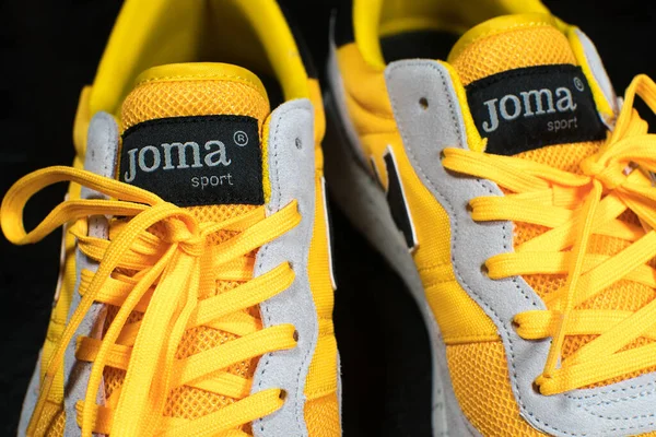 英国基辅 2023年5月16日 Joma 367黄鞋运动鞋 — 图库照片