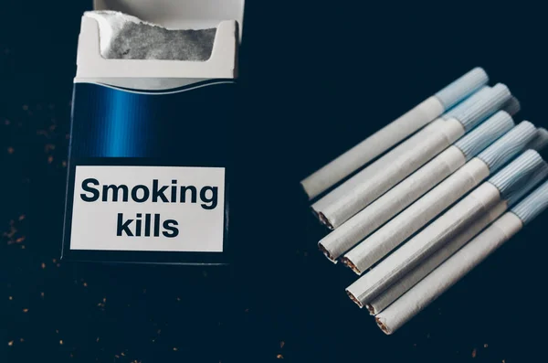 Rozbité Cigarety Nebezpečný Zvyk Škodlivý Pro Zdraví Kouření Zabíjí — Stock fotografie