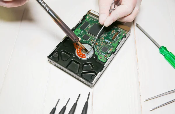 Man Repairing Hard Disk Details Old Personal Computer Broken Soldering — Stock Photo, Image