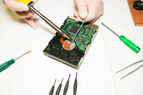 Man Repairing Hard Disk Details Old Personal Computer Broken Soldering — Stock Photo, Image