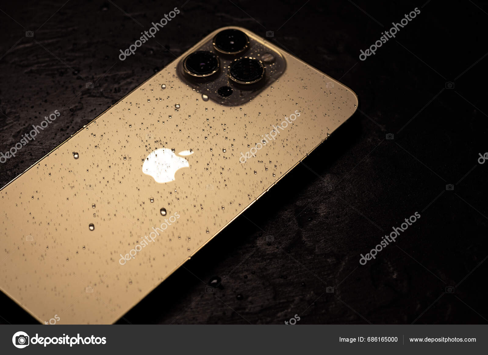 Kyiv Ukraine October 2023 Modern Smartphone Apple Iphone Pro Water