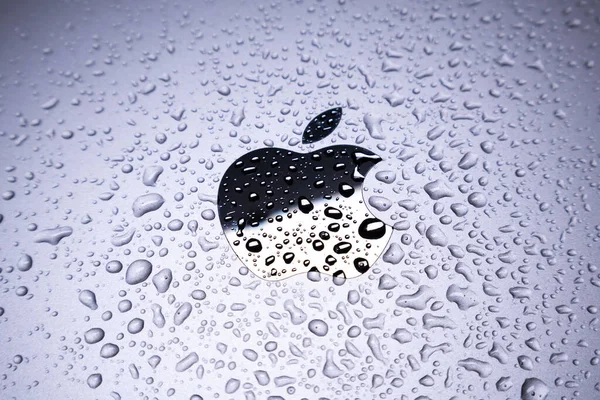 Stock image KYIV, UKRAINE - October 03, 2023 : Black Apple logo with water drops. Water resistant modern technology.