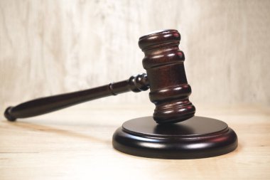 Yargı Hakimi Çekiç