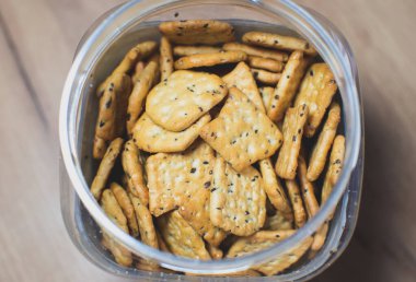 Kinoalı krakerler ve chia