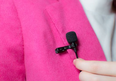 LVIV, UKRAINE - 20 Nisan 2023: Nestl tarafından yapılan After Eight çikolata kutusu paketi