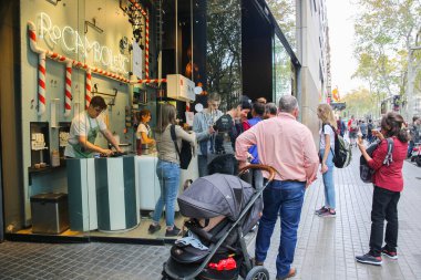 BARCELONA, SPAIN - OCTOBER 15, 2018: La Rambla street in Barcelona. City life. People and tourists. clipart