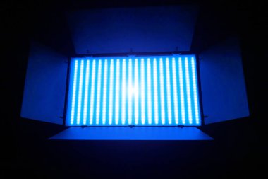 Profesyonel fotoğraf ya da video aydınlatma. Ev veya stüdyo çekimi için tripoda SRGB Öncü Paneli.