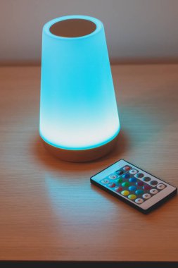 Modern renk değiştiren lamba