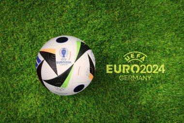 Karachi, Pakistan. 27 Kasım. UEFA Avrupa Kupası 2024 Kupası futbol topunun izole edilmiş arka planıyla. 3d resimleme.