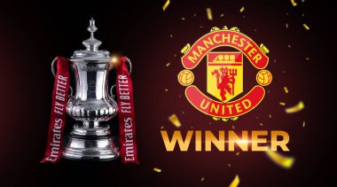 Karachi Pakistan- 10 Mayıs 2024: FA Cup siyah arka plan 33D resimli Manchester United kupasını kutladı.
