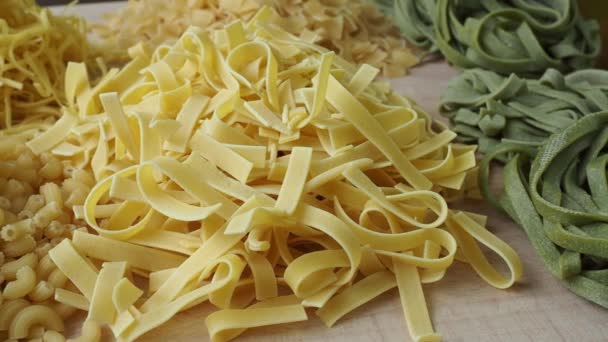 Disposition Des Pâtes Italiennes Crues Différents Types Formes Pâtes — Video