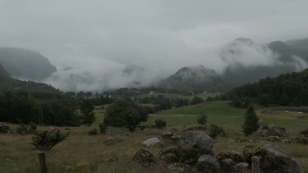 Гірський Краєвид Фіорд Дощовий День Норвегія — стокове відео