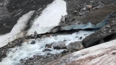 Norveç 'teki büyük buzulun buzullu kolu