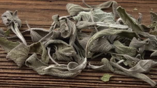 Suche Liście Szałwii Salvia Drewnianej Desce — Wideo stockowe