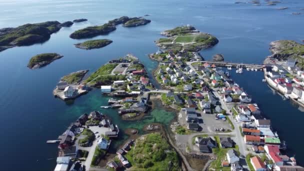 ノルウェーのロフトテン島の漁村の空中ビュー — ストック動画