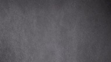 Düşen Karışık Parçacıklar, Kar Düşüşü, Toz, Enkaz, Kara Arkaplan Üzerine Toz. Girdap beyaz kar parçacıkları, kar taneleri, kar taneleri, bulutların içinde döner. Kar fırtınası, yıldız yağmuru. Boşluk. Soyut.